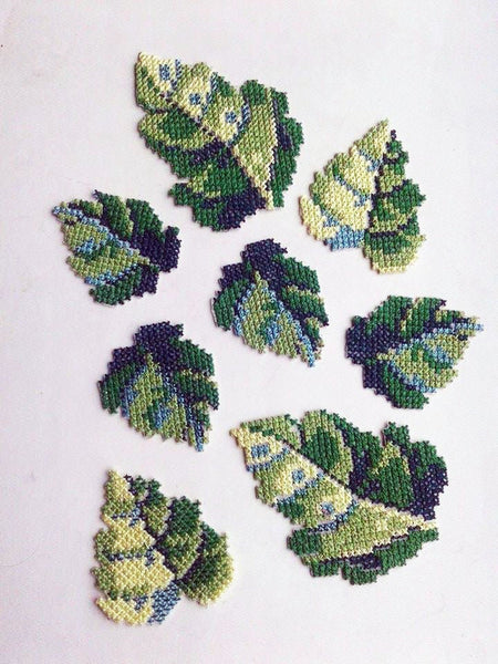 Moks7(p)  set of 9 pieces of green rose leaves cross-stitch embroidered patches