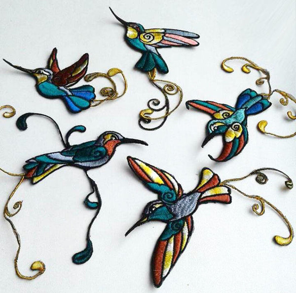 Moks98(p)  set of 5 pieces of hummingbird embroidered patches