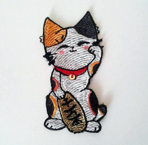 Alisia3 cat Maneki-neko embroidered patch