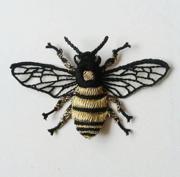 Moks157(p) golden bee embroidered patch