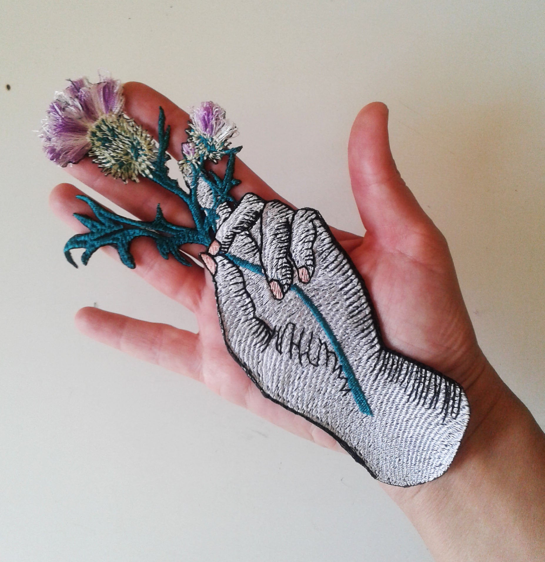 moks184(p) hand with thistle - embroidery patch