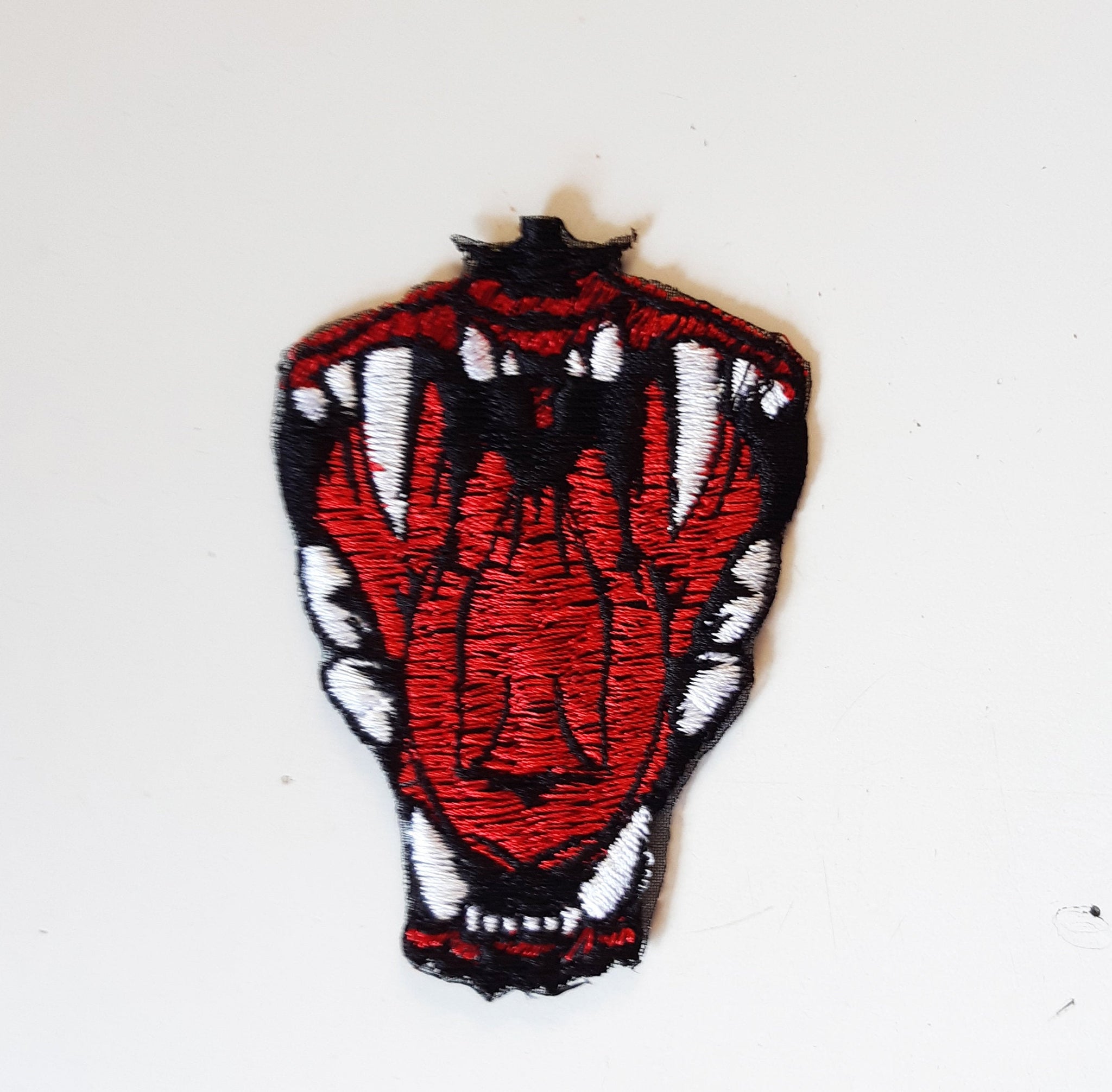 Moks463 open mouth with fangs embroidered patch